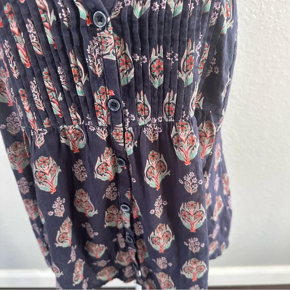 Maeve by‎ Anthropologie Floral V-Neck Button Front Top Medium